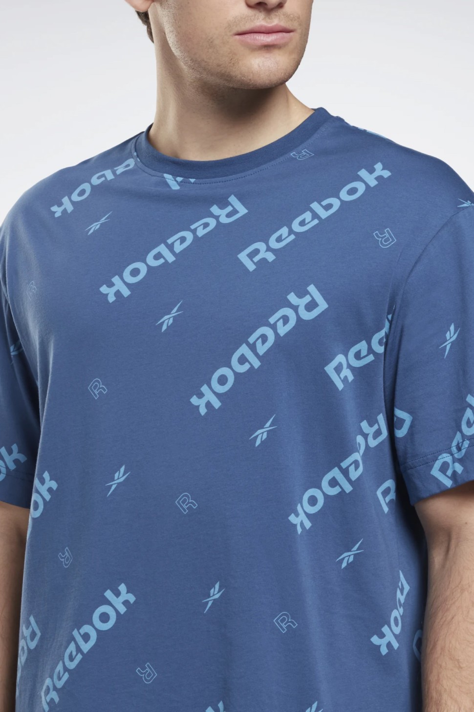 Футболка мужская Reebok Ri Aop Tee голубая HB2146 — фото 4 — Sport City Футболка мужская Reebok Ri Aop Tee голубая HB2146 — фото 4