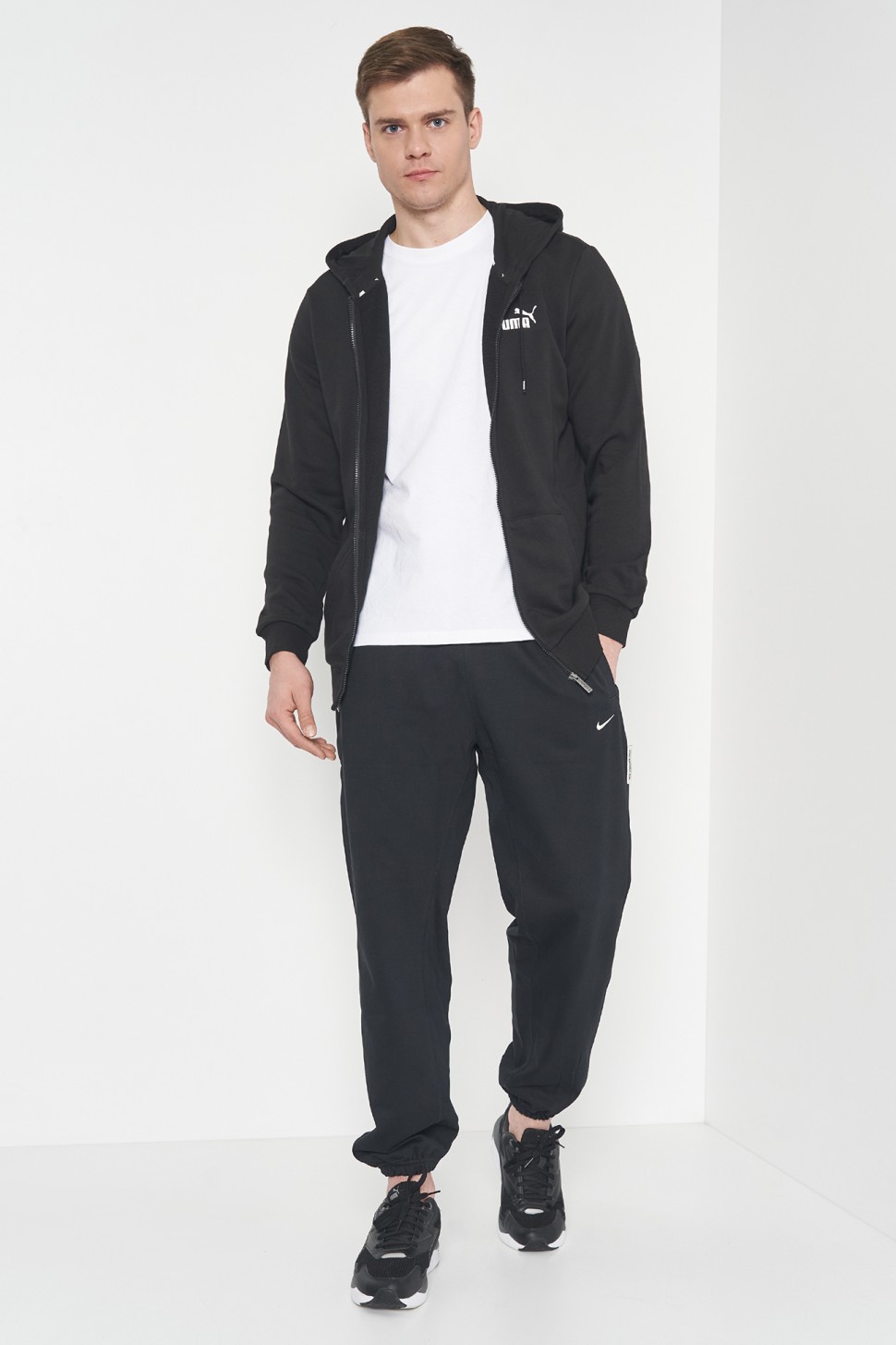 Толстовка чоловіча Puma ESS Small Logo FZ Hoodie чорна 58670401 — фото 2 — Sport City Толстовка чоловіча Puma ESS Small Logo FZ Hoodie чорна 58670401 — фото 2