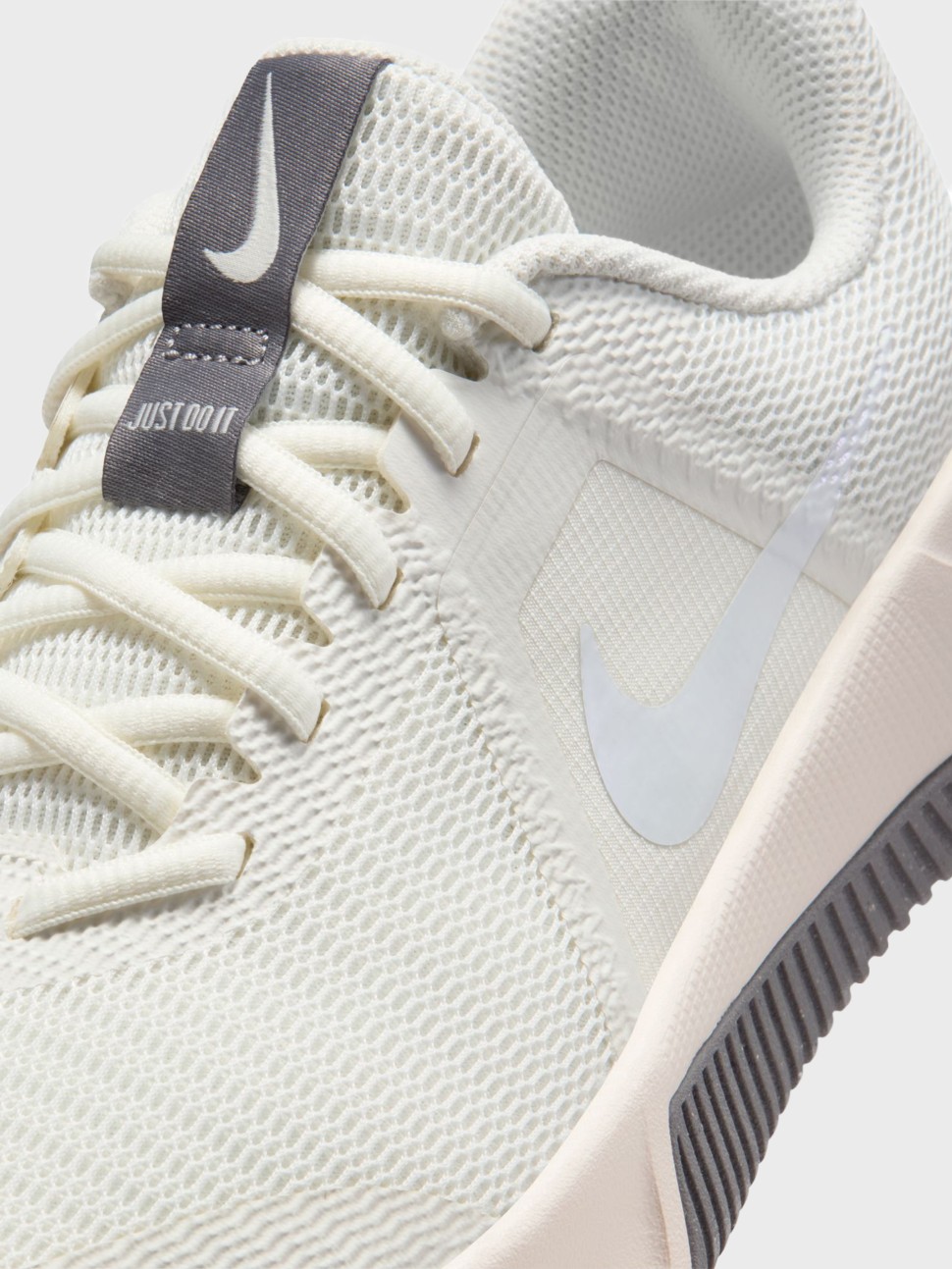 Кросівки жіночі Nike W MC TRAINER 3 молочні FQ1830-120 — фото 4