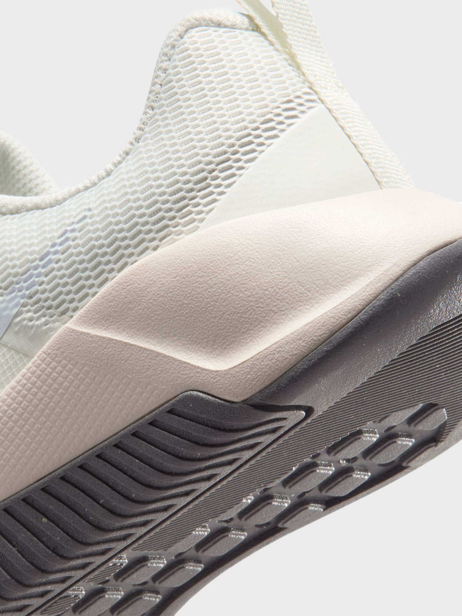 Кроссовки женские Nike W MC TRAINER 3 молочные FQ1830-120 изображение 5