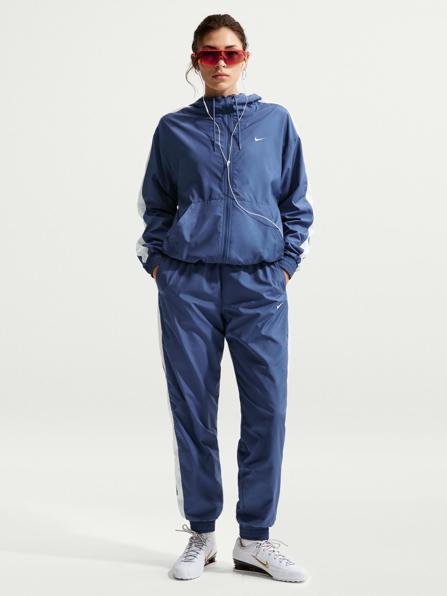 Вітрівка жіноча Nike W NSW ESSNTL UV WVN JKT HD синя FV6298-461 изображение 2