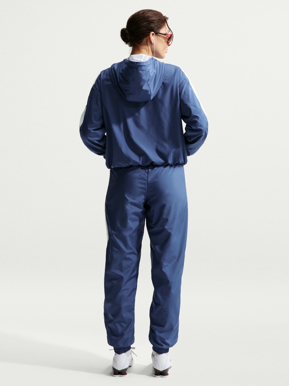 Вітрівка жіноча Nike W NSW ESSNTL UV WVN JKT HD синя FV6298-461 — фото 3