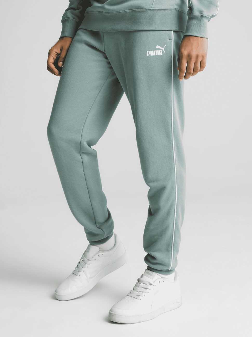 Штани чоловічі Puma SPORT Sweatpants зелені 68462130 — фото 2 — Sport City Штани чоловічі Puma SPORT Sweatpants зелені 68462130 — фото 2