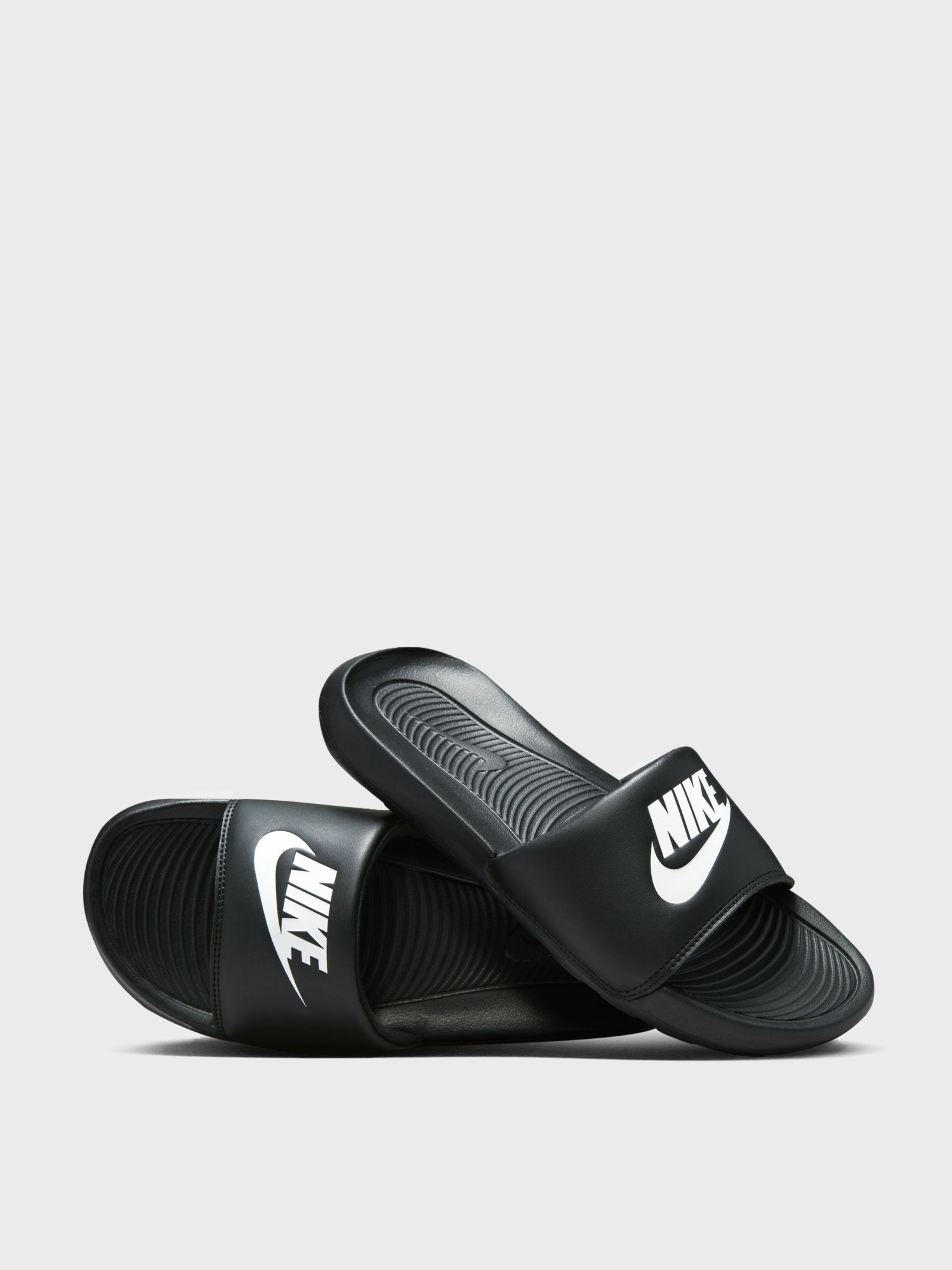 Пляжне взуття жіноче Nike W NIKE VICTORI ONE SLIDE чорне CN9677-005 изображение 3