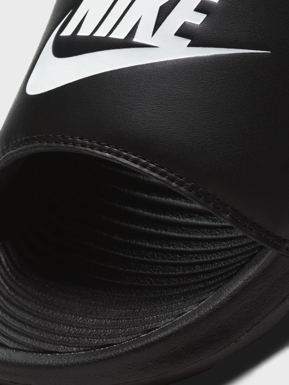 Пляжне взуття жіноче Nike W NIKE VICTORI ONE SLIDE чорне CN9677-005 — фото 4