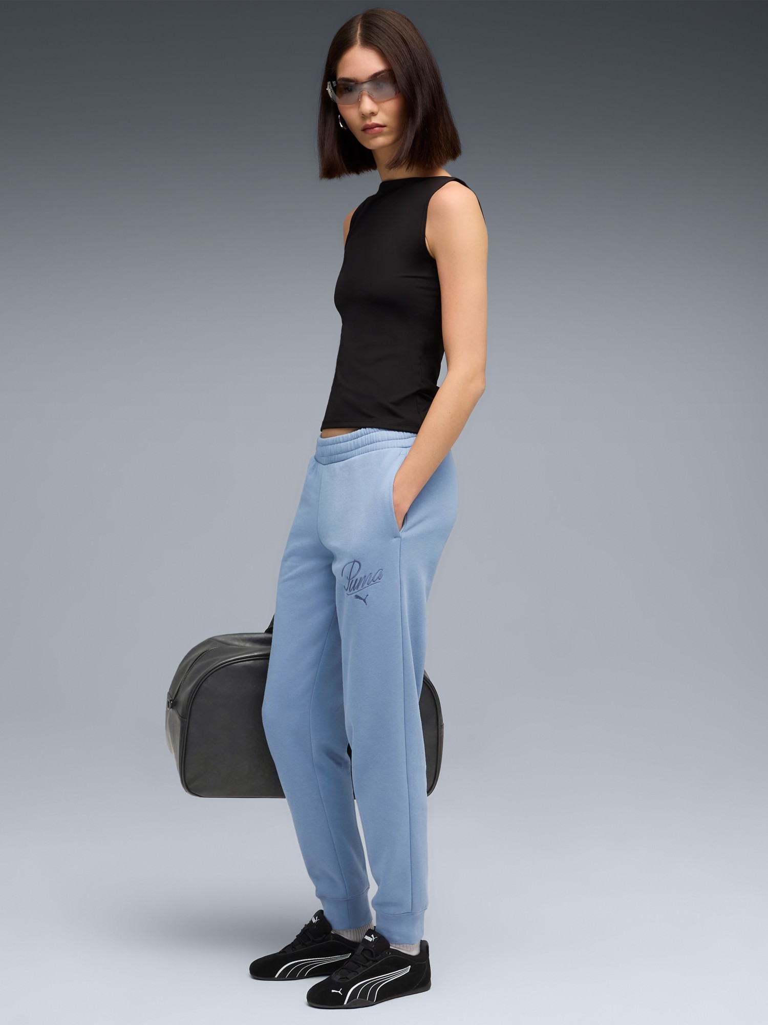 Штани жіночі Puma ESS SCRIPT Sweatpants блакитні 68807434 изображение 4
