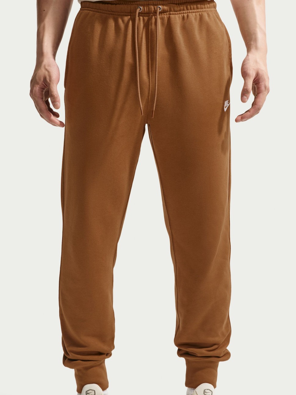 Брюки мужские Nike M NK CLUB FT JOGGER песочные FN3801-270 — фото 4 — Sport City Брюки мужские Nike M NK CLUB FT JOGGER песочные FN3801-270 — фото 4