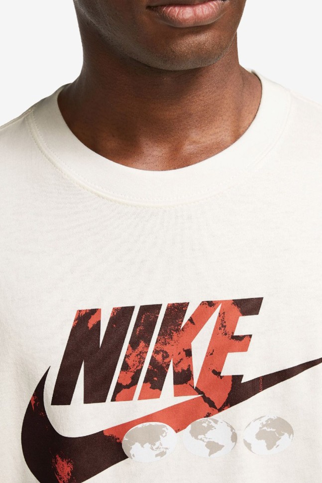 Футболка чоловіча Nike M NSW TEE M90 BRING IT OUT HBR молочна FB9809-133 изображение 4