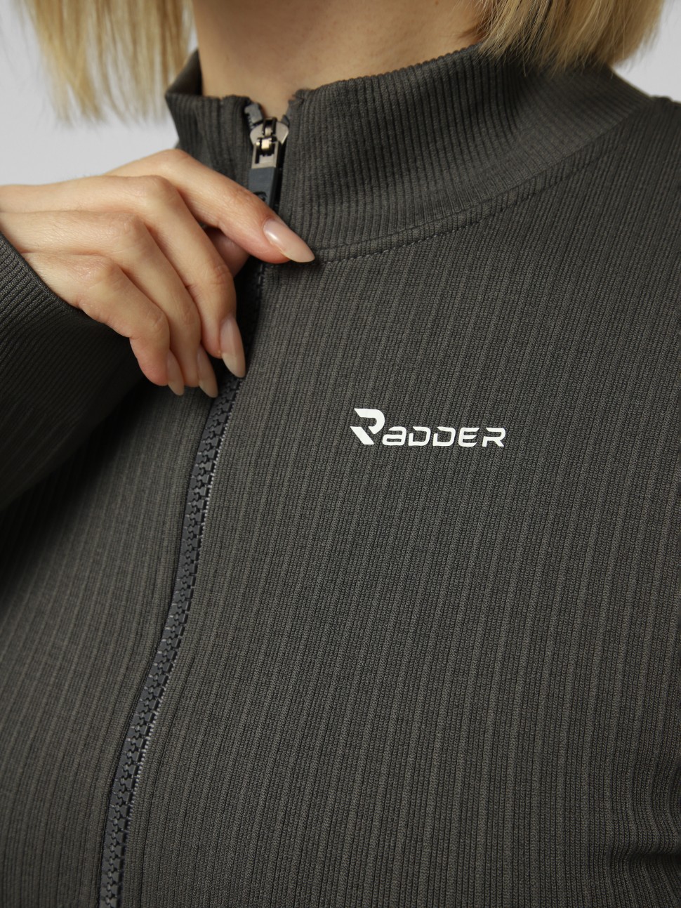 Толстовка женская Radder Maelis темно-серая 392613-020 — фото 4 — Sport City Толстовка женская Radder Maelis темно-серая 392613-020 — фото 4