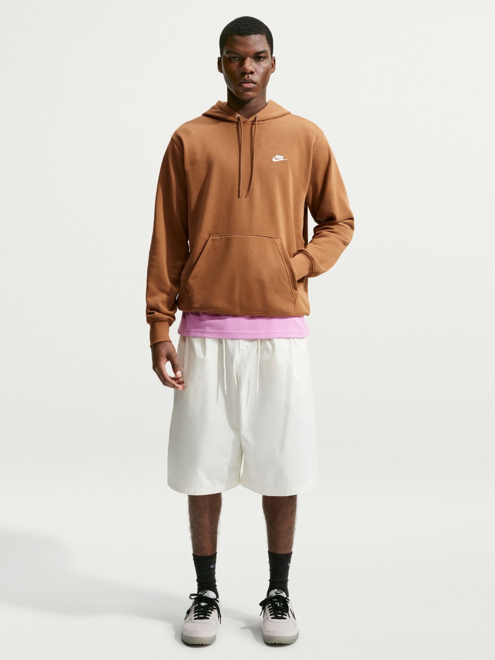 Толстовка мужская Nike M NK CLUB FT PO HOODIE песочная FN3866-270 — фото 2 — Sport City Толстовка мужская Nike M NK CLUB FT PO HOODIE песочная FN3866-270 — фото 2