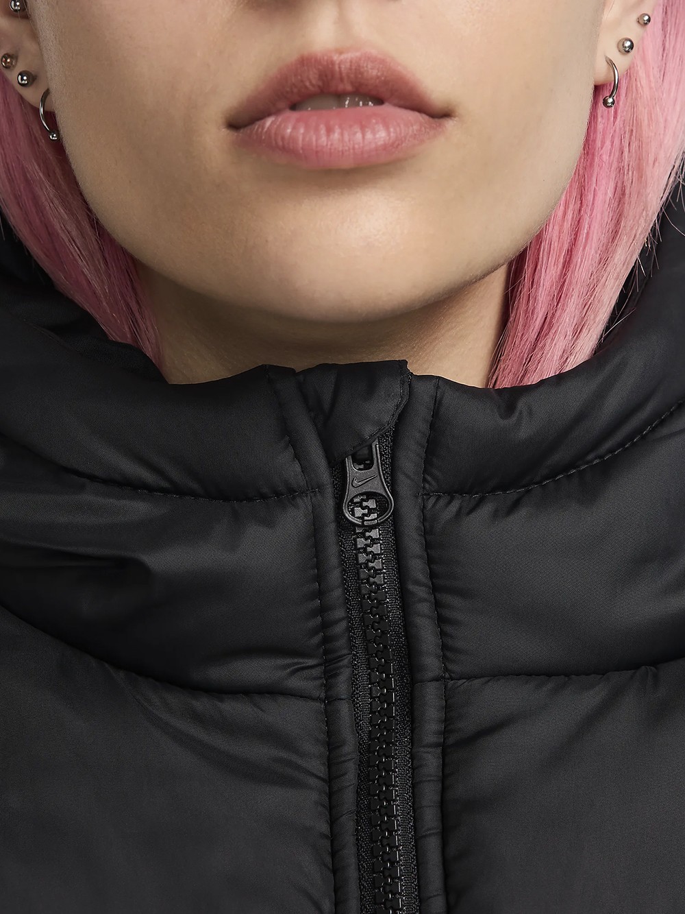 Куртка жіноча Nike W NSW TF SYNFL NK CLSC PFR чорна FZ5899-010 изображение 6