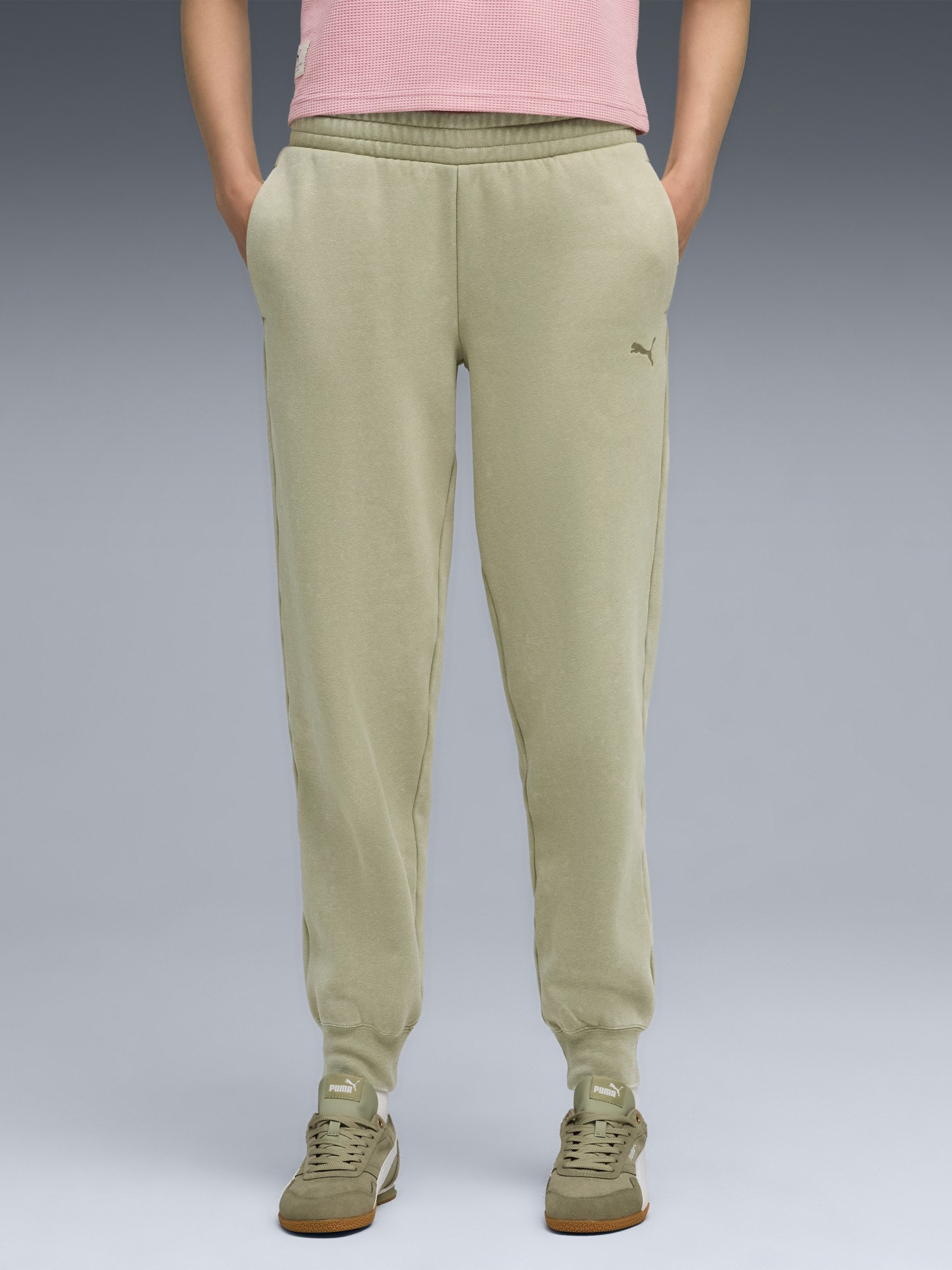 Штани жіночі Puma ESS ELEVATED Wash Sweatpants оливкові 68810482 изображение 2