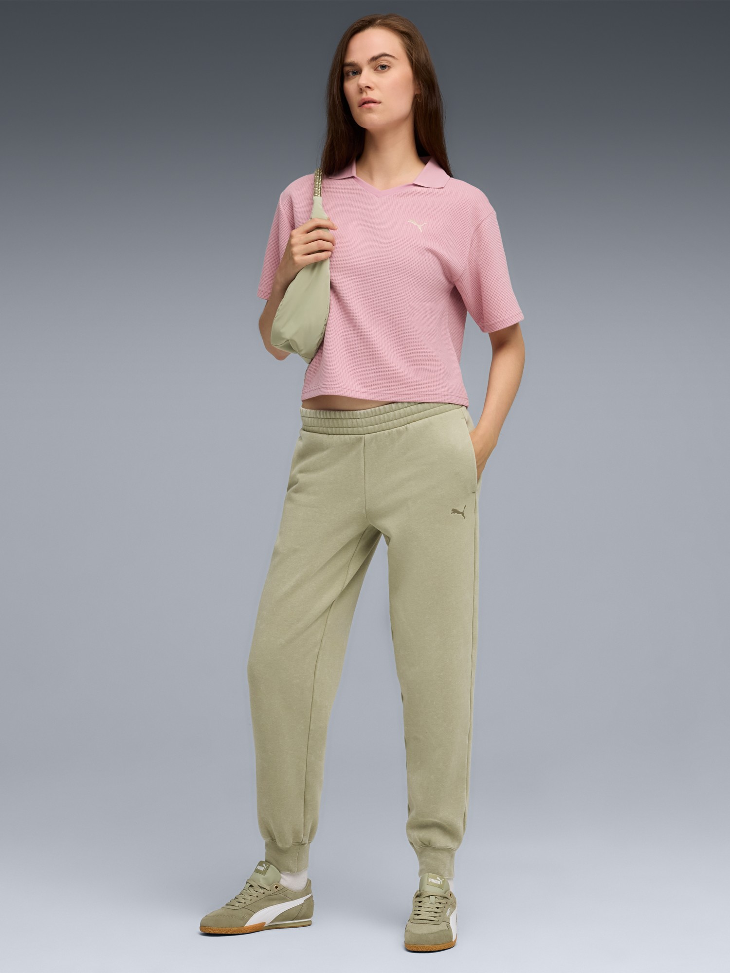 Штани жіночі Puma ESS ELEVATED Wash Sweatpants оливкові 68810482 изображение 4