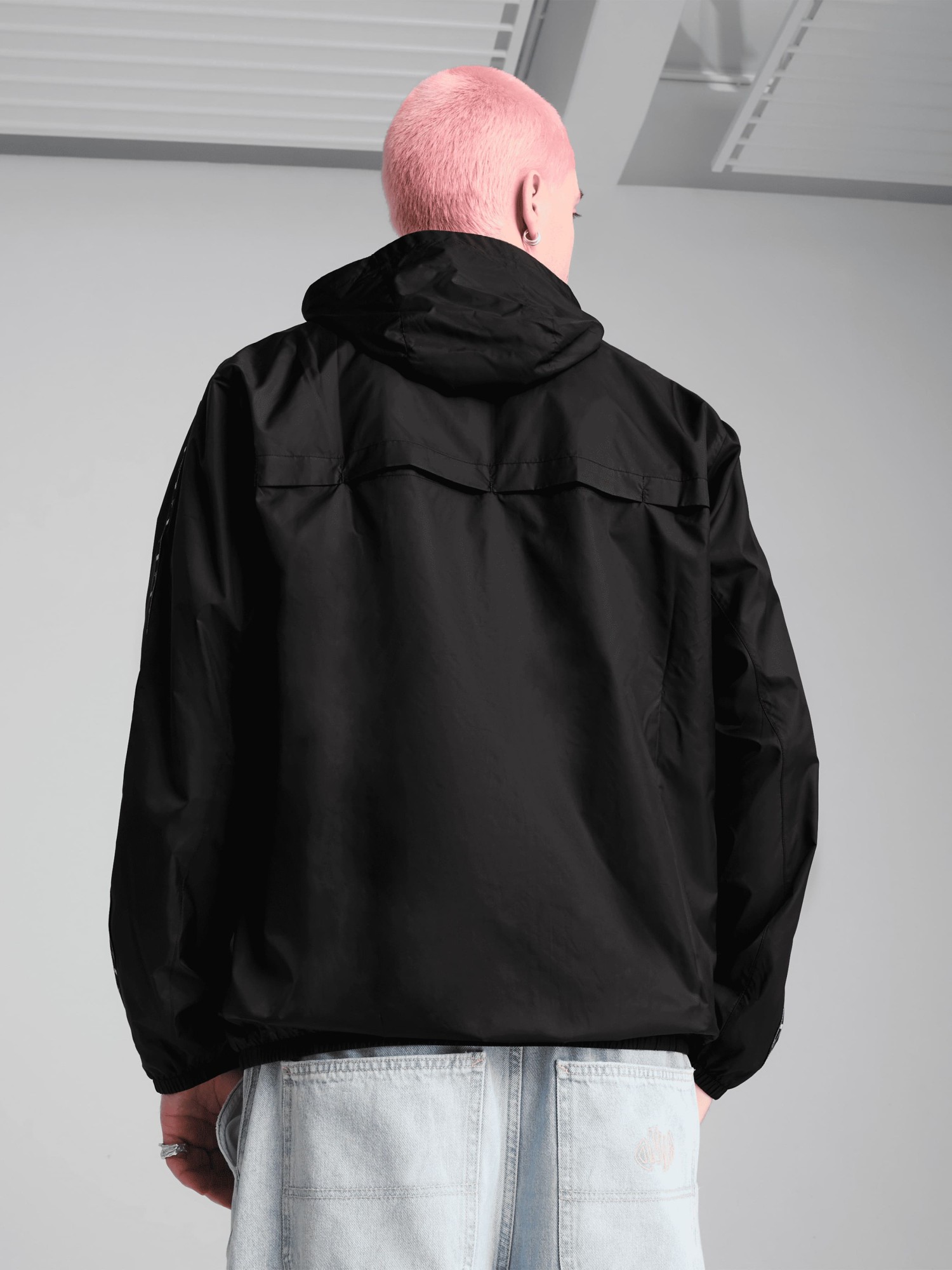 Ветровка мужская Puma ESS Tape Windbreaker черная 68462901 изображение 3