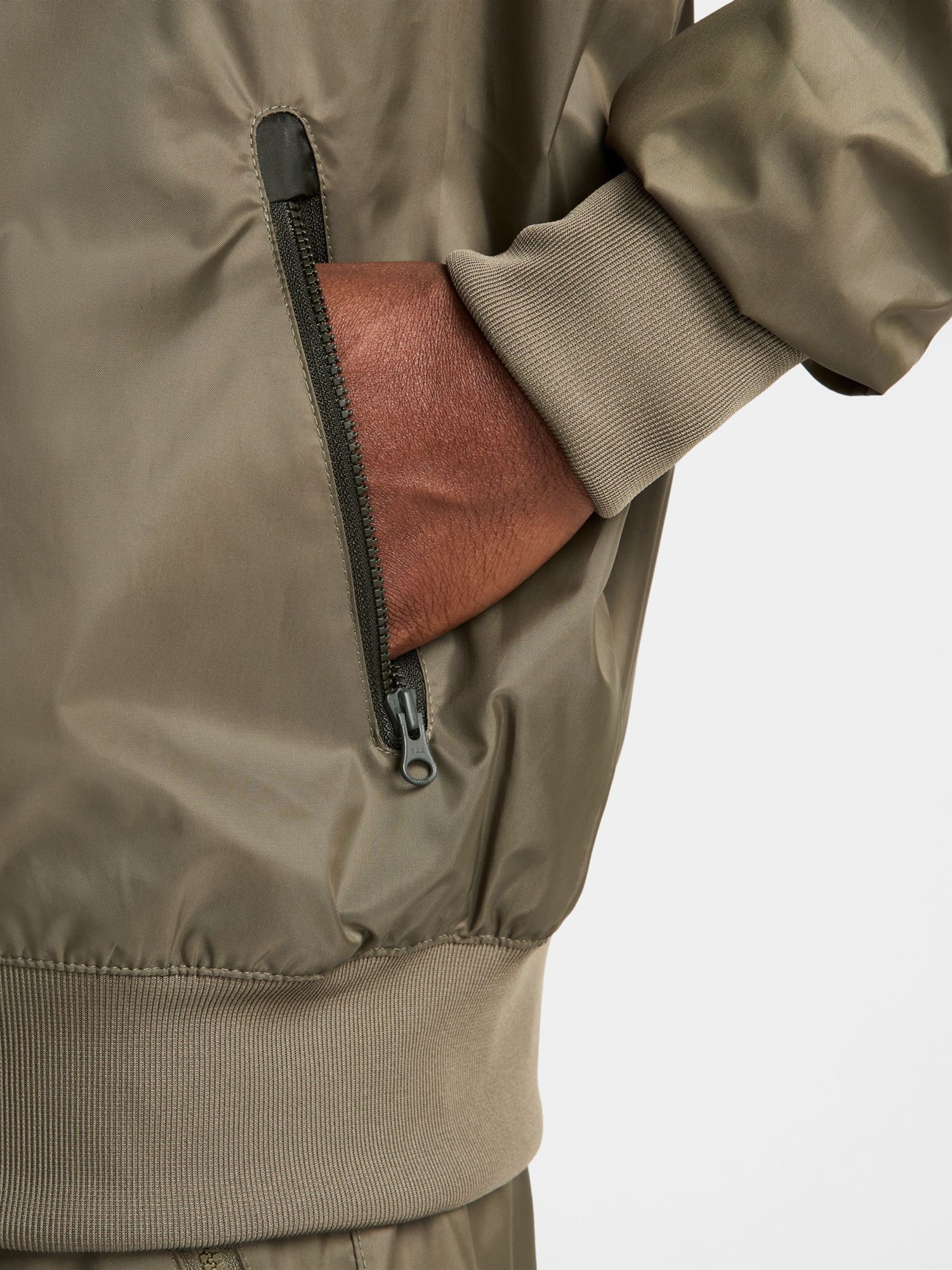 Ветровка мужская Nike M NK WVN LND WR HD JKT хаки DA0001-222 изображение 8