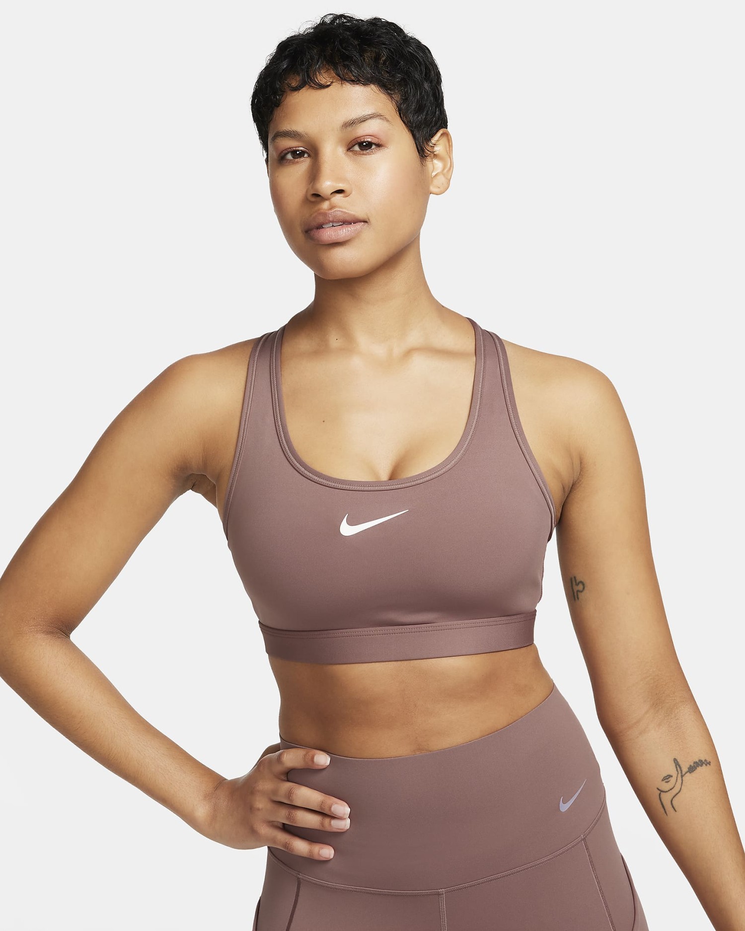 Бра женский Nike W NK SWSH LGT SPT BRA коричневый DX6817-208 изображение 2