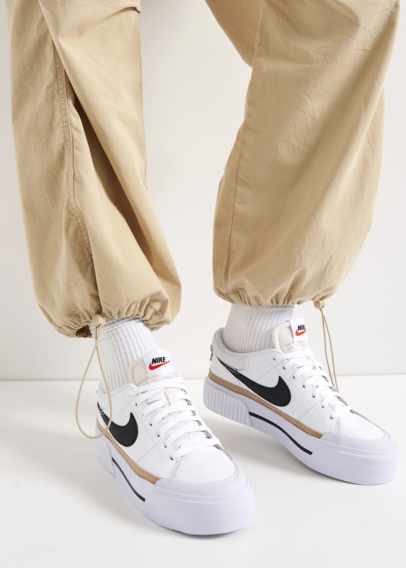 Кроссовки женские Nike WMNS NIKE COURT LEGACY LIFT белые DM7590-100 изображение 6
