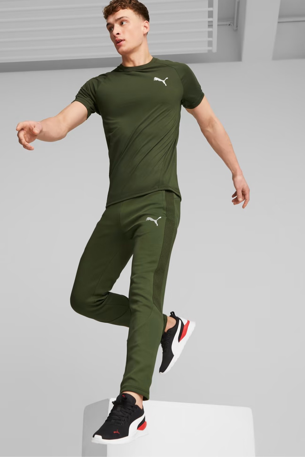 Штани чоловічі Puma EVOSTRIPE Pants DK хакі 67593231 — фото 2