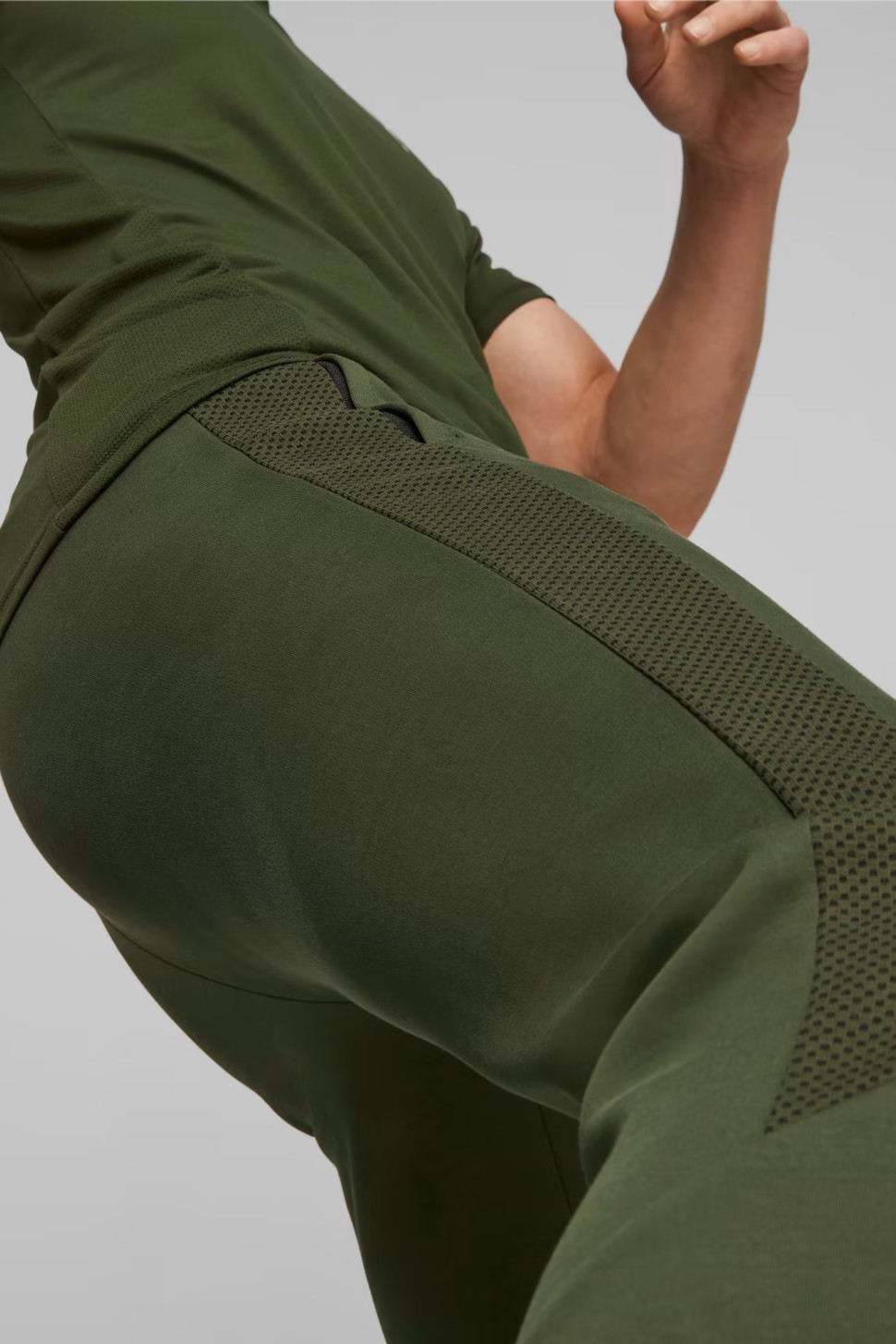 Штани чоловічі Puma EVOSTRIPE Pants DK хакі 67593231 — фото 4