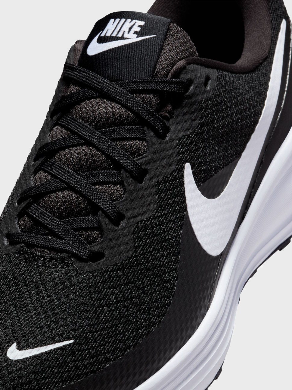 Кросівки жіночі Nike W REVOLUTION 8 чорні HJ8485-001 — фото 4 — Sport City Кросівки жіночі Nike W REVOLUTION 8 чорні HJ8485-001 — фото 4