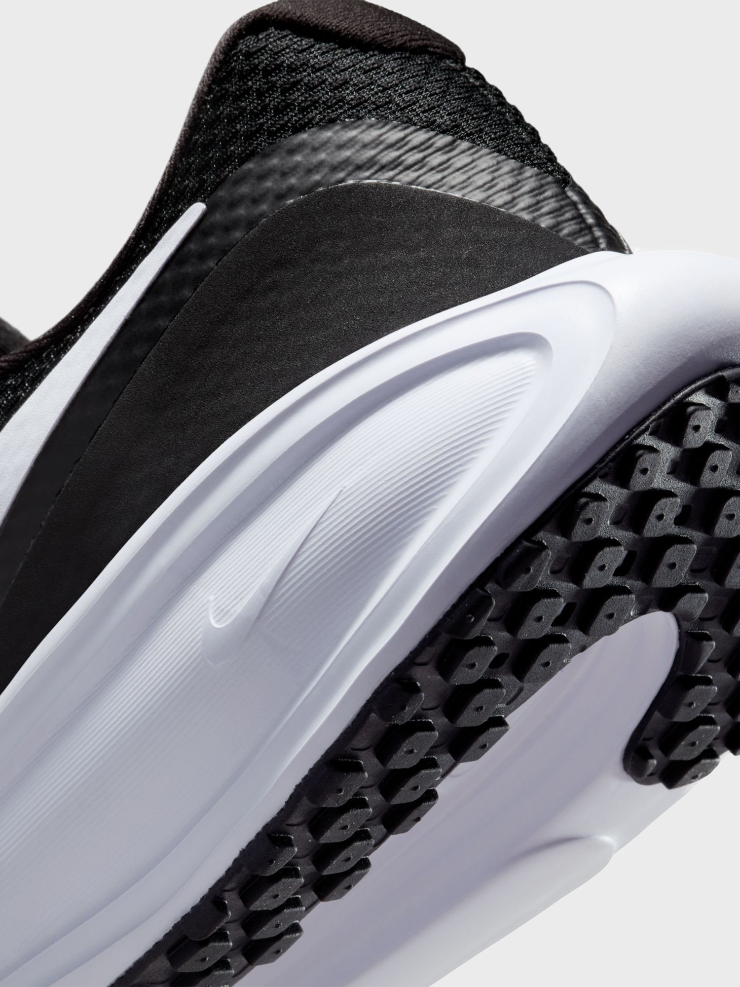 Кроссовки женские Nike W REVOLUTION 8 черные HJ8485-001 изображение 5