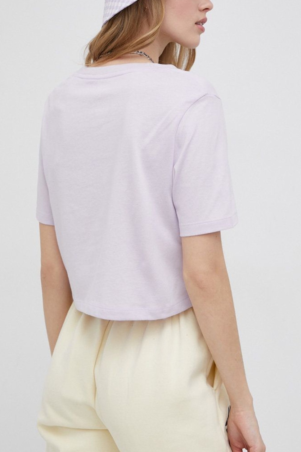 Футболка женская Reebok Ri Bl Crop Tee фиолетовая HB2277 — фото 3 — Sport City Футболка женская Reebok Ri Bl Crop Tee фиолетовая HB2277 — фото 3
