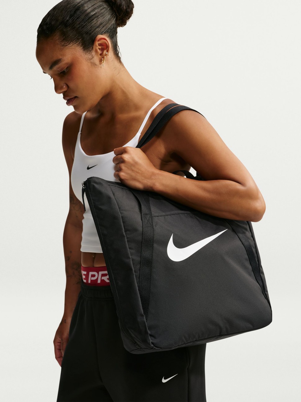 Сумка Nike NK GYM TOTE черная IH7964-010 — фото 7 — Sport City Сумка Nike NK GYM TOTE черная IH7964-010 — фото 7