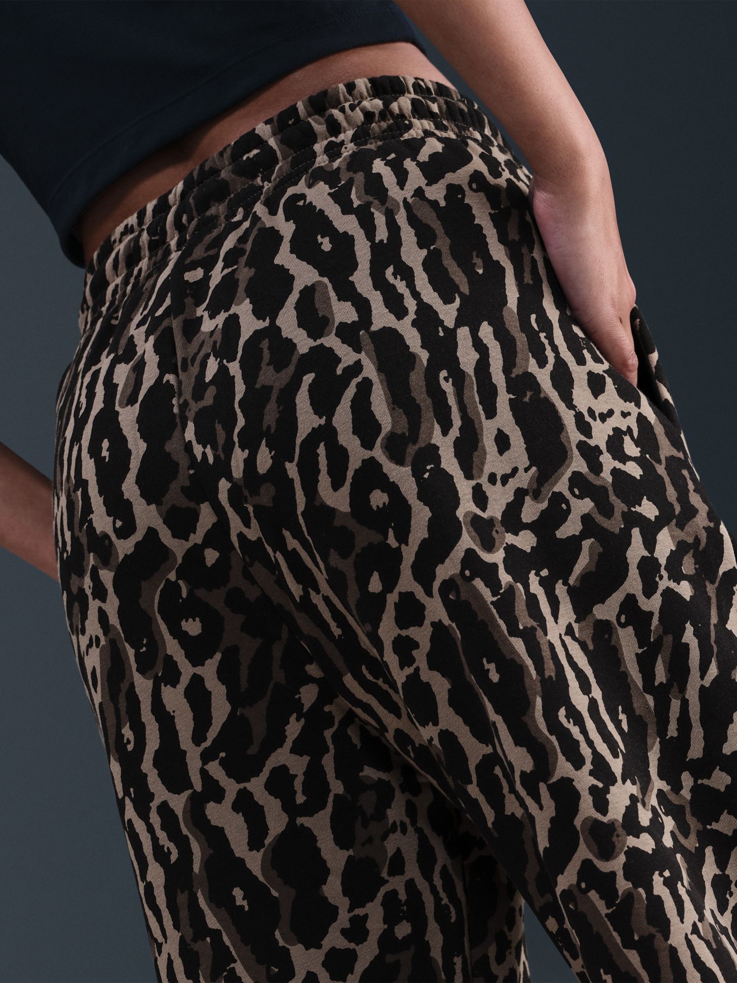 Брюки женские Nike W NSW PHNX FLC HR OS AOP PNT коричневые IB2366-010 изображение 5