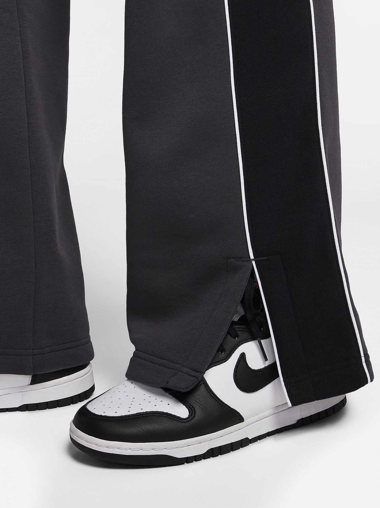 Штани жіночі Nike W NSW FLC PHX  PANT OH SW темно-сірі FV4972-060 изображение 5
