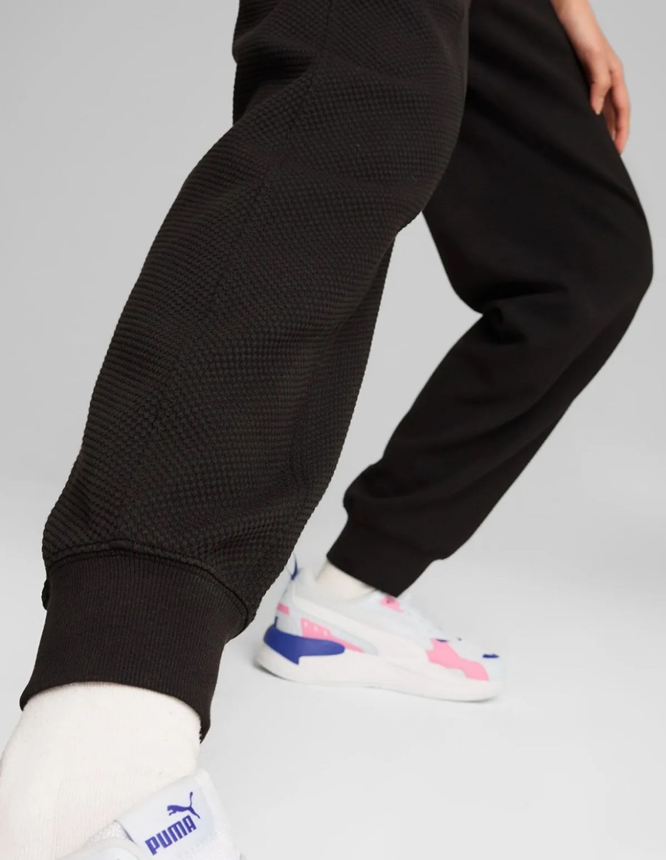 Штани жіночі Puma HER High Waist Pants cl чорні 68163401 — фото 4