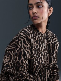 Толстовка женская Nike W NSW PHNX FLC OS AOP CREW коричневая IB2371-010 изображение 3