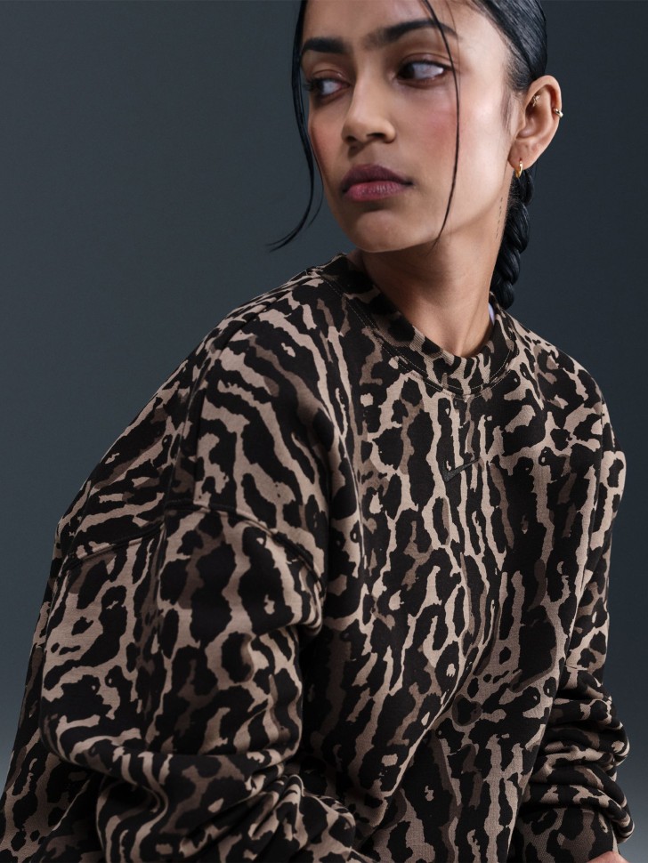 Толстовка женская Nike W NSW PHNX FLC OS AOP CREW коричневая IB2371-010 изображение 3