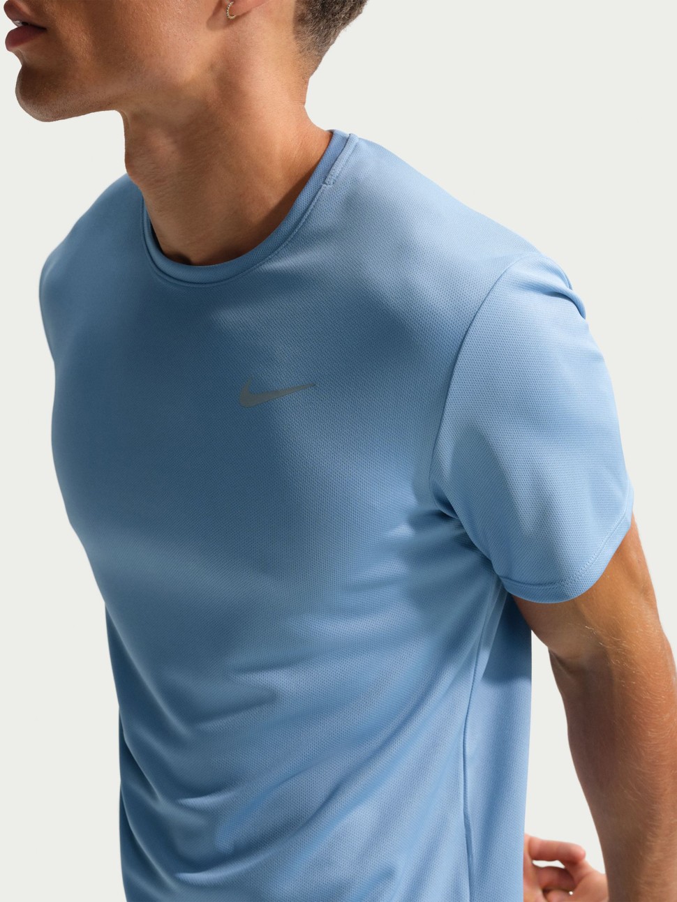 Футболка мужская Nike M NK DF UV MILER SS голубая DV9315-486 — фото 6