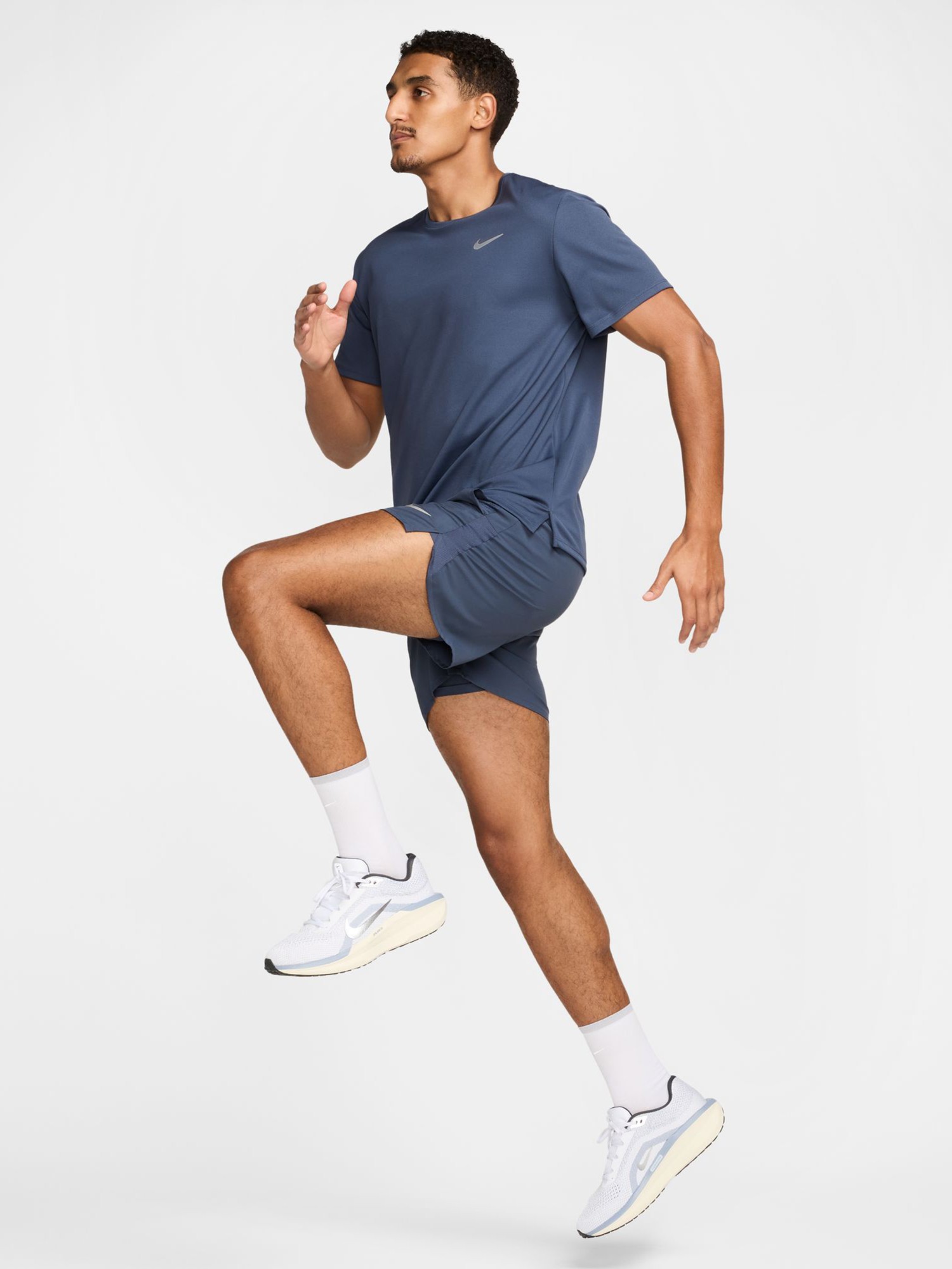 Футболка мужская Nike M NK DF UV MILER SS синяя DV9315-437 изображение 6