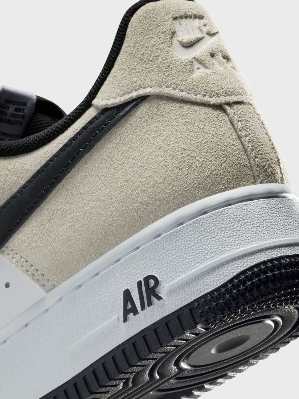 Кроссовки мужские Nike AIR FORCE 1 07 LV8 бежевые IB6388-100 — фото 6