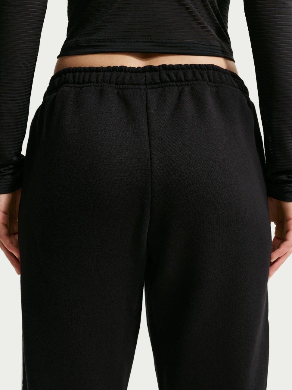 Women's pants Nike W NK STDO FLC MW MR AD CFF PNT black IQ3885-001 — photo 5 — Sport City Women's pants Nike W NK STDO FLC MW MR AD CFF PNT black IQ3885-001 — photo 5