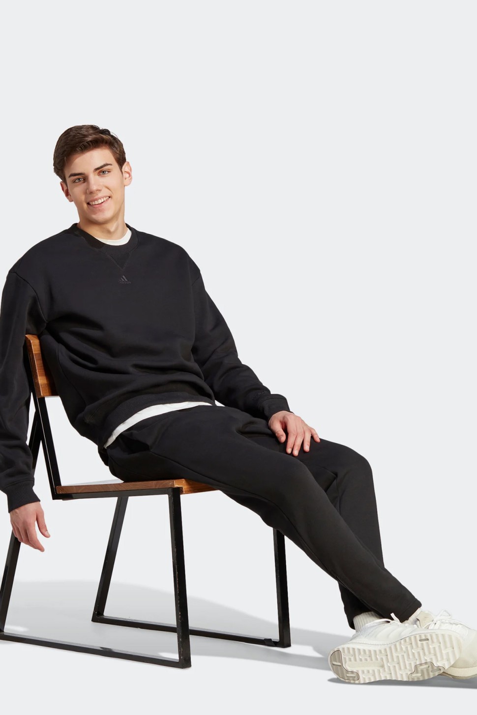 Штани чоловічі Adidas M ALL SZN TZ PT чорні IB4070 — фото 3
