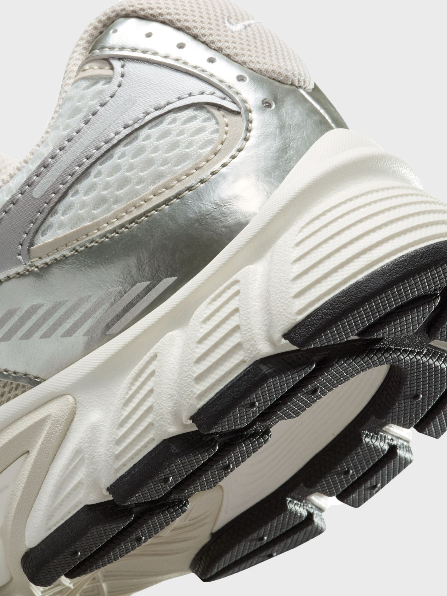 Кроссовки женские Nike W V5 RNR кремовые HQ7901-104 изображение 5