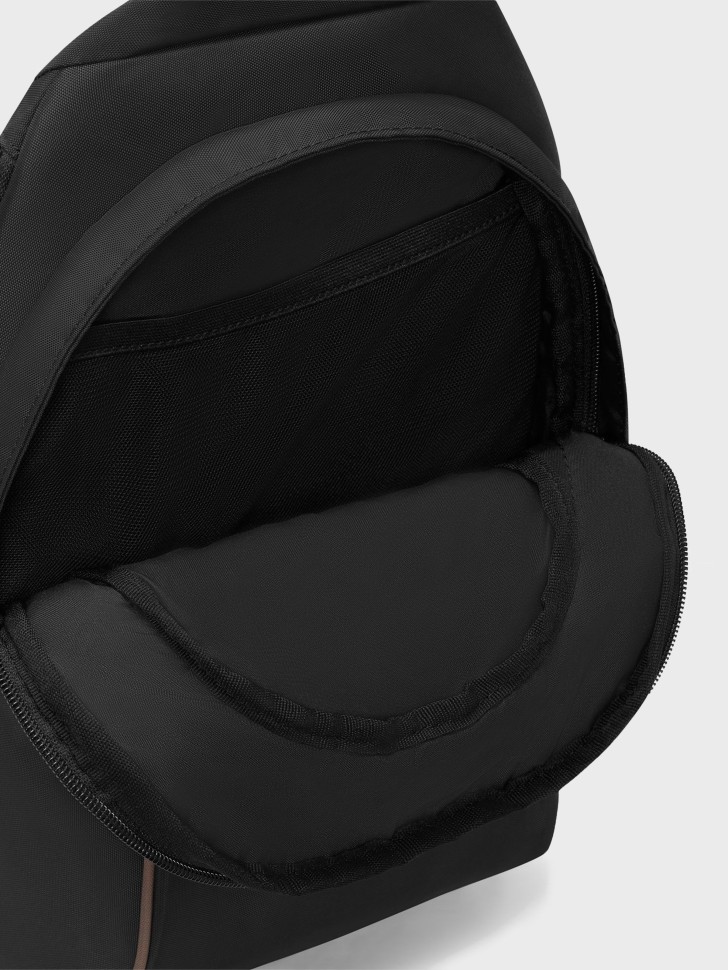 Сумка  Nike NK NSW ESSENTIALS SLING BAG черная DJ9796-010 изображение 5 Сумка  Nike NK NSW ESSENTIALS SLING BAG черная DJ9796-010 изображение 5