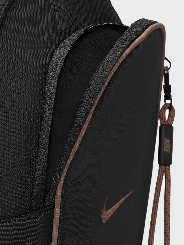 Сумка  Nike NK NSW ESSENTIALS SLING BAG черная DJ9796-010 изображение 6 Сумка  Nike NK NSW ESSENTIALS SLING BAG черная DJ9796-010 изображение 6