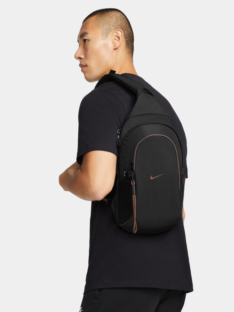 Сумка  Nike NK NSW ESSENTIALS SLING BAG черная DJ9796-010 изображение 9 Сумка  Nike NK NSW ESSENTIALS SLING BAG черная DJ9796-010 изображение 9