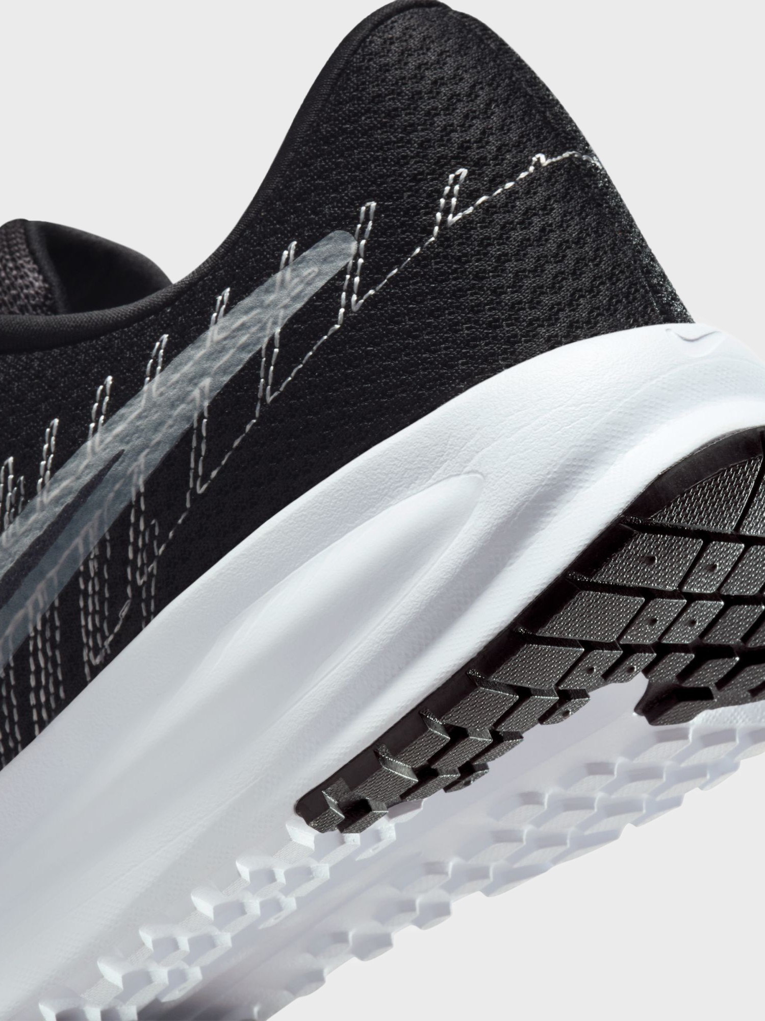 Кроссовки женские Nike W RUN DEFY черные HM9593-002 изображение 5