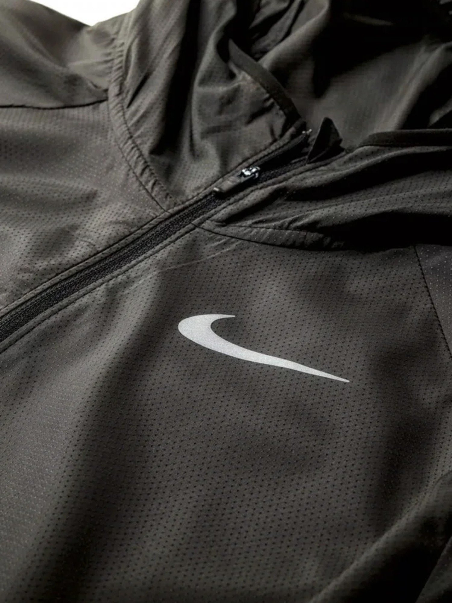 Ветровка мужская Nike M NK ESSNTL JKT черная BV4870-010 изображение 1