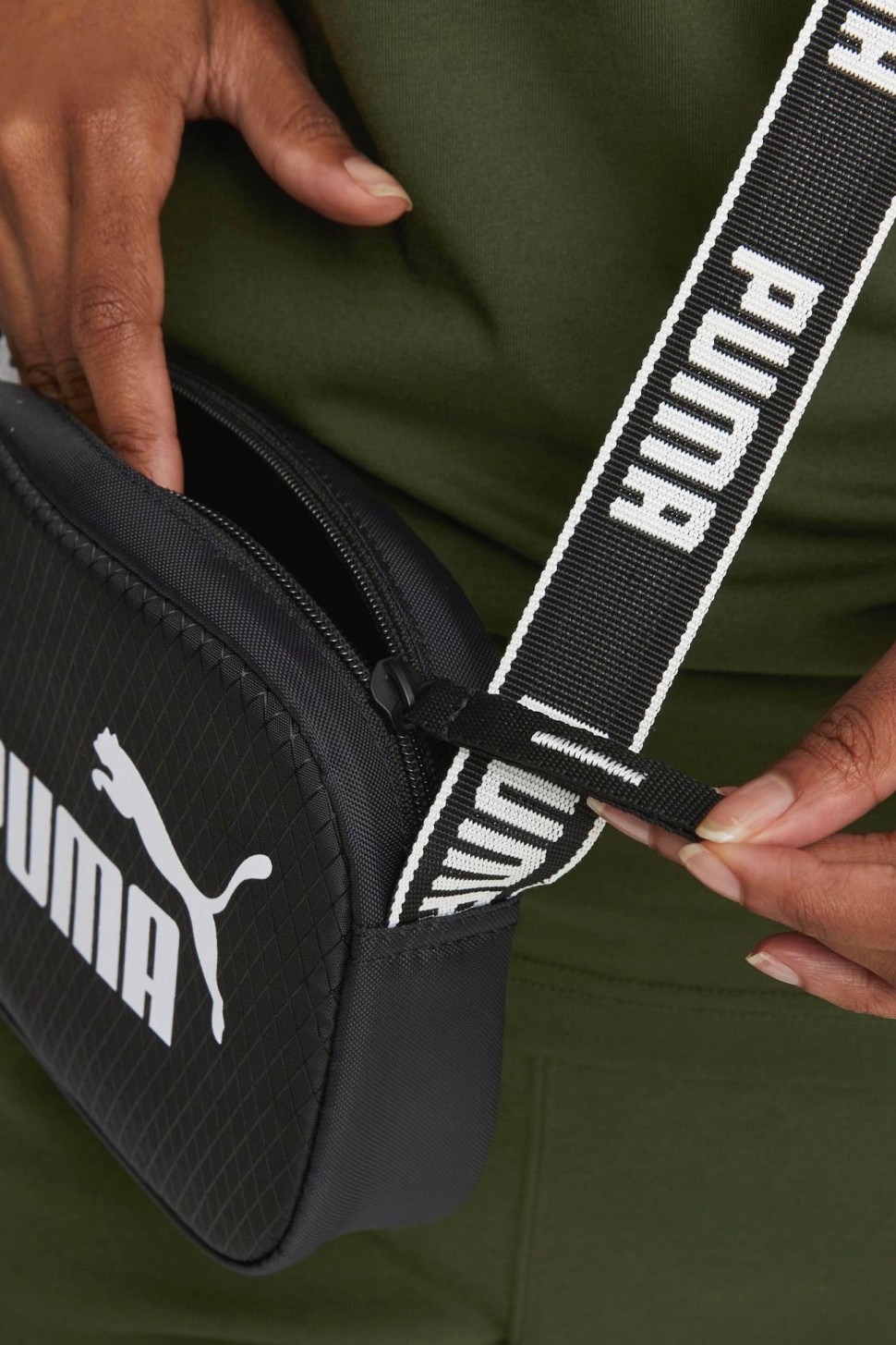 Сумка жіноча Puma Core Base Cross Body Bag чорна 07985301 — фото 5
