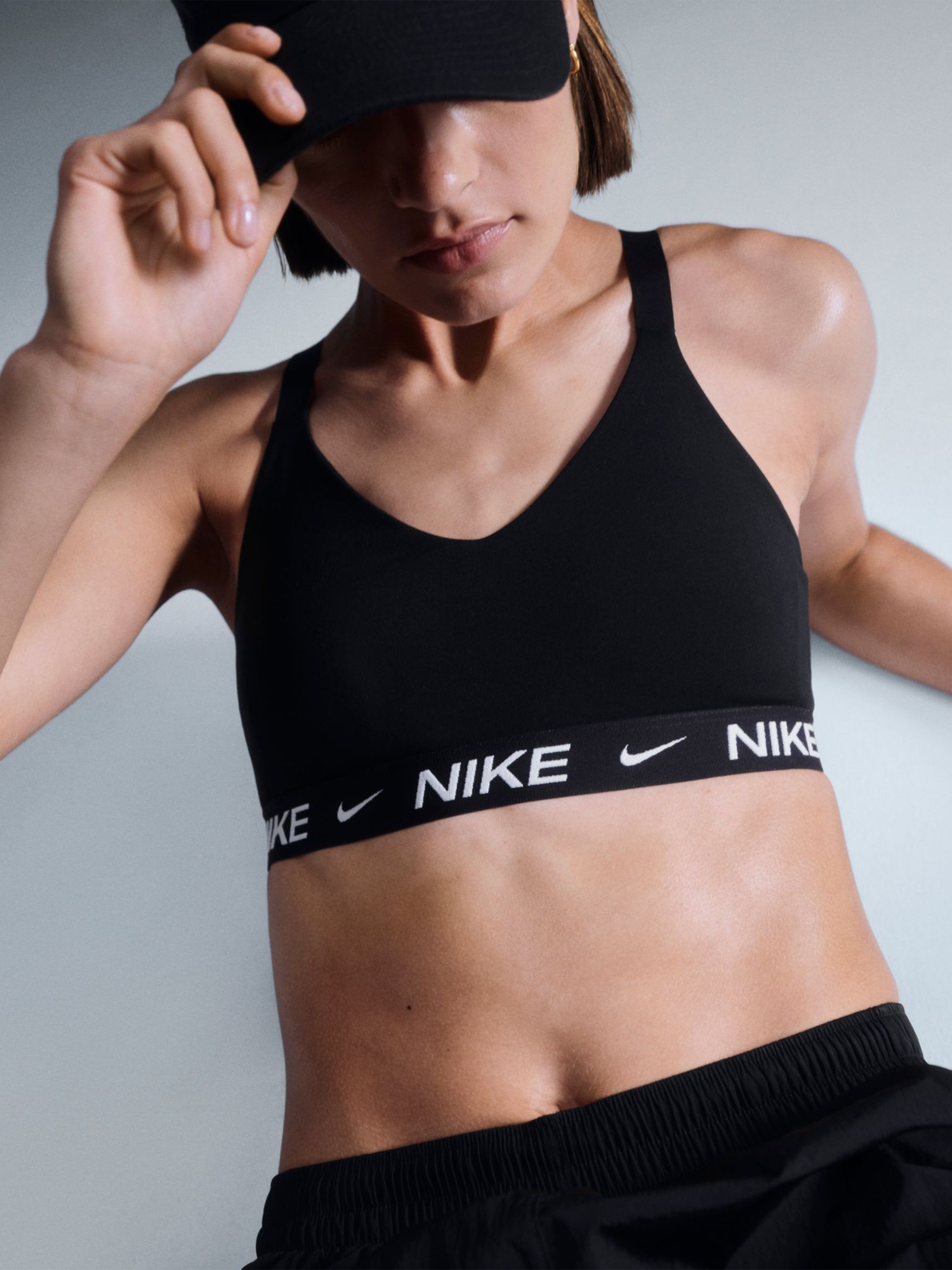 Бра жіночий Nike W NK DF INDY MED SPT BRA чорний FD1065-011 изображение 2