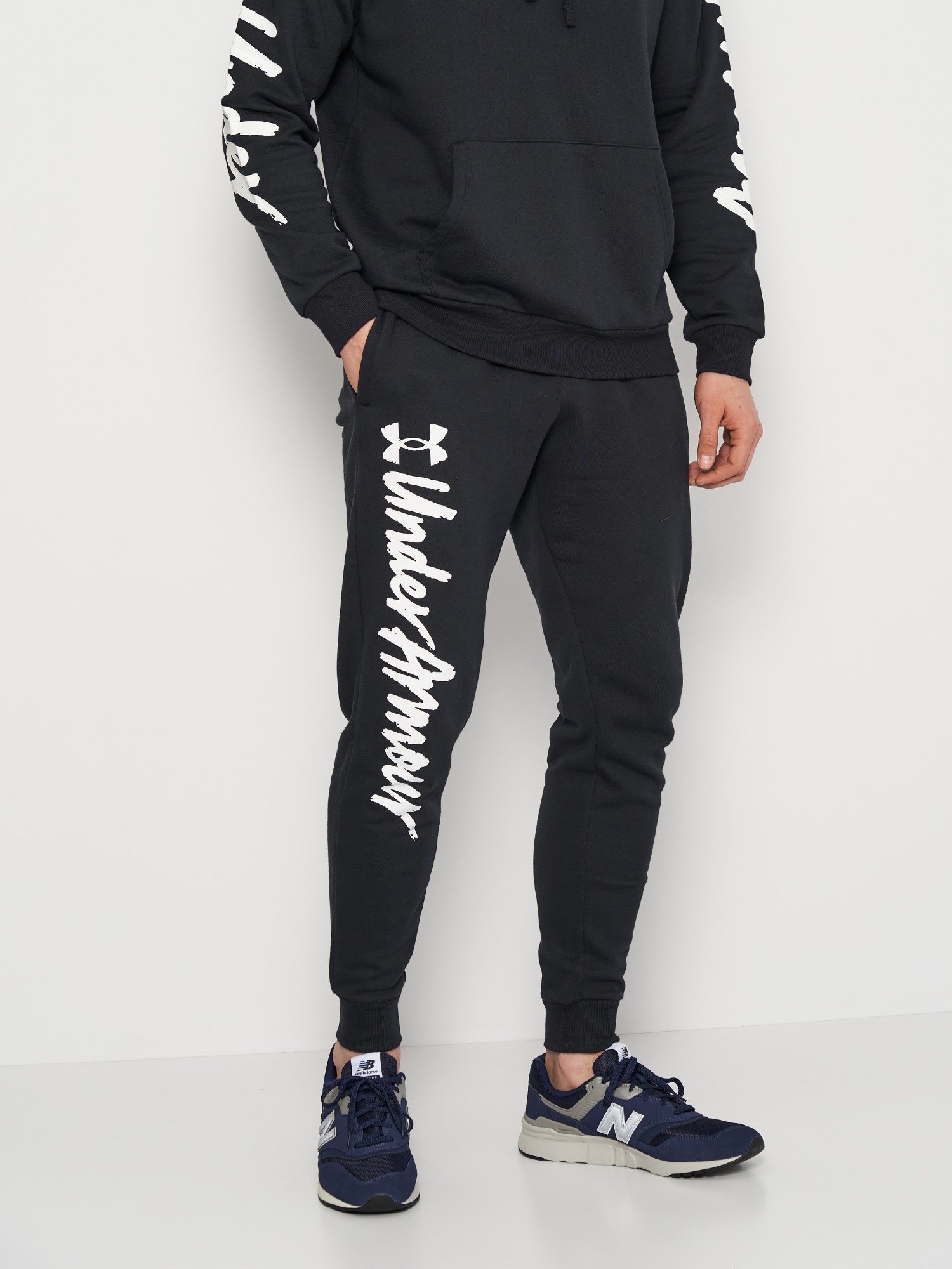Брюки мужские Under Armour UA Rival Fleece Graphic Jgrs черные 1379776-001 изображение 2