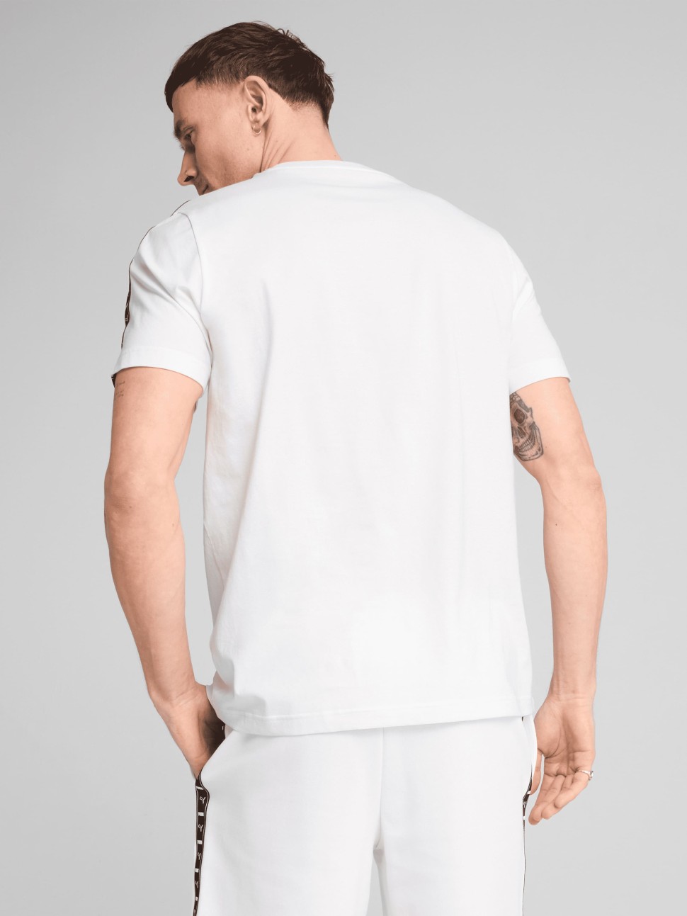 Футболка мужская Puma ESS TAPE Tee белая 68467402 — фото 3 — Sport City Футболка мужская Puma ESS TAPE Tee белая 68467402 — фото 3