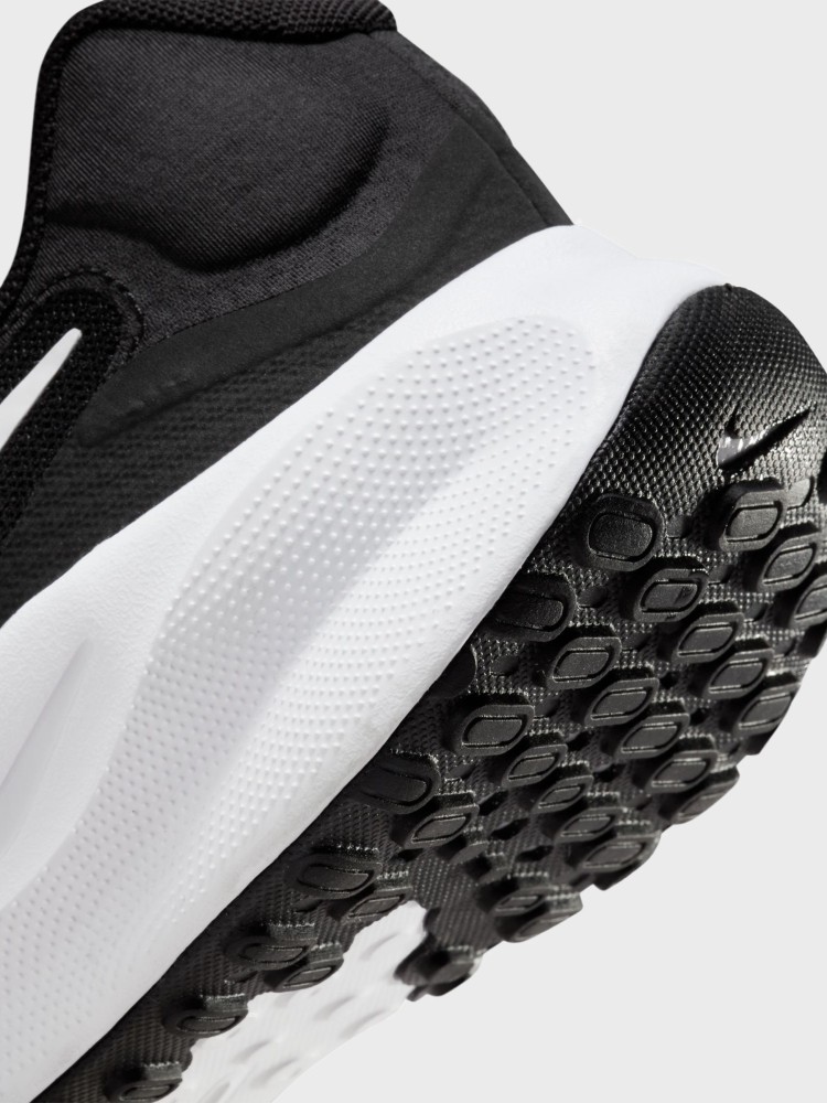 Кроссовки мужские Nike NIKE REVOLUTION 7 черные FB2207-001 изображение 5