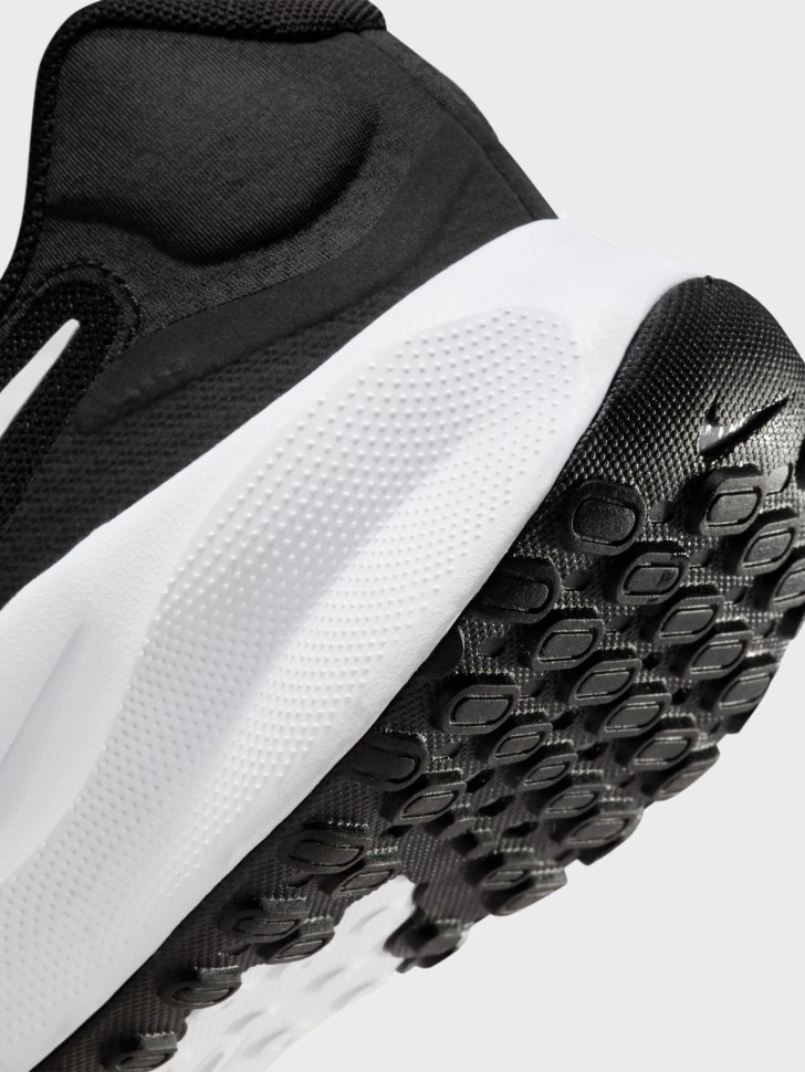 Кроссовки мужские Nike NIKE REVOLUTION 7 черные FB2207-001 изображение 5