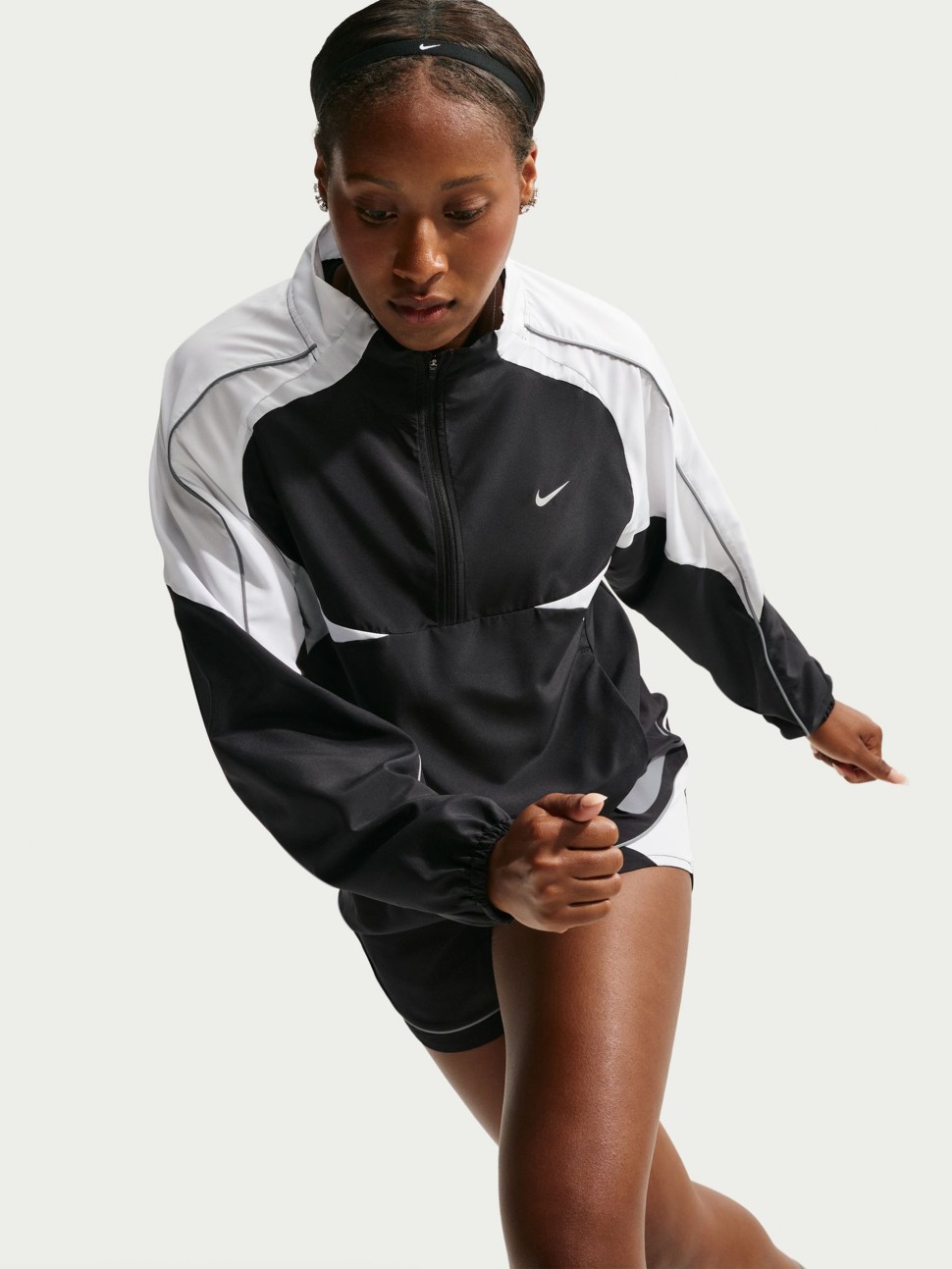 Women's Windbreaker Nike W NK TEMPO SWSH DF JKT black IM7579-011 — photo 6 — Sport City Women's Windbreaker Nike W NK TEMPO SWSH DF JKT black IM7579-011 — photo 6